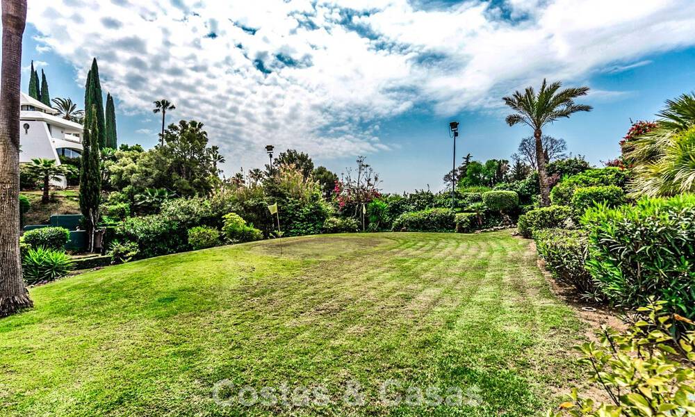 Elegant herenhuis met 4 slaapkamers te koop in een gated en beveiligde community van Nueva Andalucia, Marbella 792233