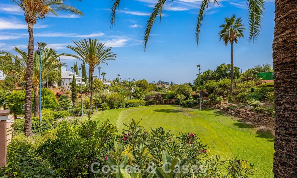 Elegant herenhuis met 4 slaapkamers te koop in een gated en beveiligde community van Nueva Andalucia, Marbella 792242