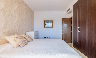 Elegant herenhuis met 4 slaapkamers te koop in een gated en beveiligde community van Nueva Andalucia, Marbella 792246 