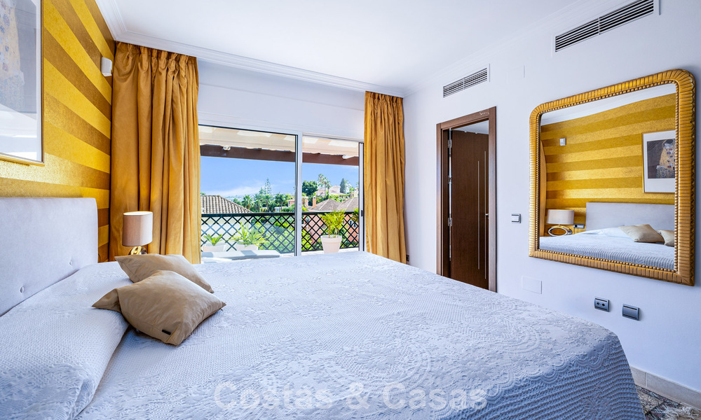 Elegant herenhuis met 4 slaapkamers te koop in een gated en beveiligde community van Nueva Andalucia, Marbella 792251