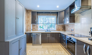 Elegant herenhuis met 4 slaapkamers te koop in een gated en beveiligde community van Nueva Andalucia, Marbella 792259 