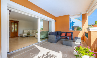Elegant herenhuis met 4 slaapkamers te koop in een gated en beveiligde community van Nueva Andalucia, Marbella 792264 