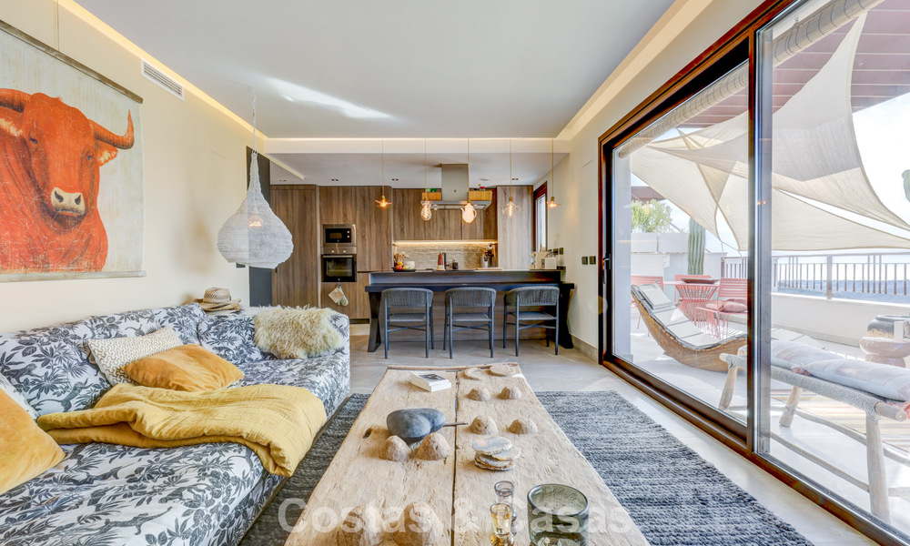 Modern penthouse te koop met panoramische uitzichten op zee en het Istán-meer, net boven Marbella’s Golden Mile 792271