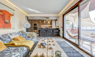 Modern penthouse te koop met panoramische uitzichten op zee en het Istán-meer, net boven Marbella’s Golden Mile 792271 