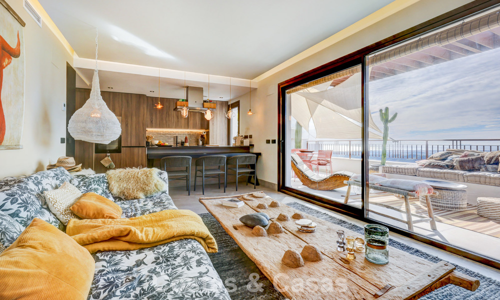 Modern penthouse te koop met panoramische uitzichten op zee en het Istán-meer, net boven Marbella’s Golden Mile 792272