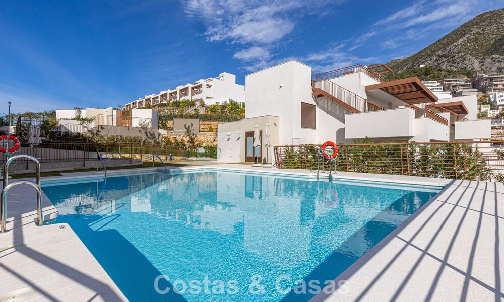 Modern penthouse te koop met panoramische uitzichten op zee en het Istán-meer, net boven Marbella’s Golden Mile 792276