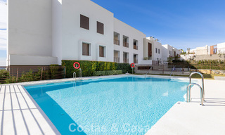 Modern penthouse te koop met panoramische uitzichten op zee en het Istán-meer, net boven Marbella’s Golden Mile 792277 