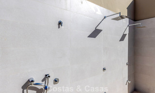 Modern penthouse te koop met panoramische uitzichten op zee en het Istán-meer, net boven Marbella’s Golden Mile 792278 