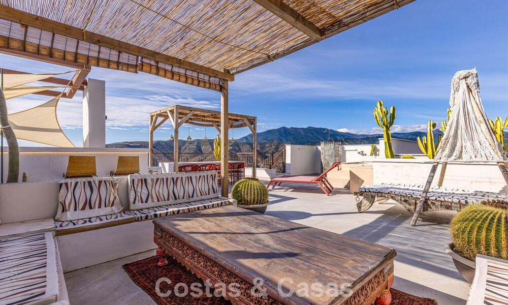 Modern penthouse te koop met panoramische uitzichten op zee en het Istán-meer, net boven Marbella’s Golden Mile 792288