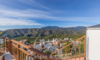 Modern penthouse te koop met panoramische uitzichten op zee en het Istán-meer, net boven Marbella’s Golden Mile 792293 