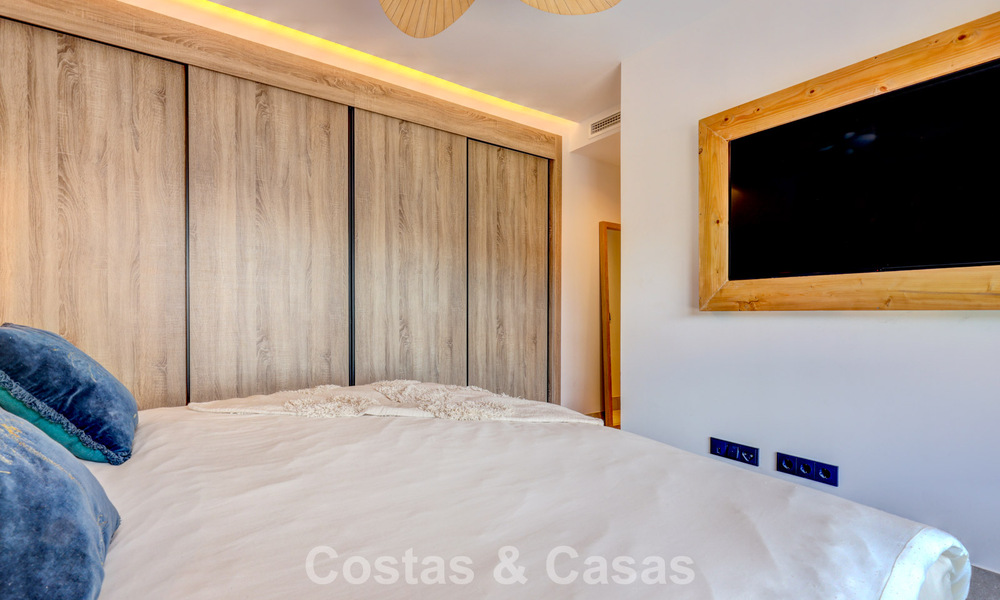 Modern penthouse te koop met panoramische uitzichten op zee en het Istán-meer, net boven Marbella’s Golden Mile 792310