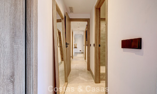 Modern penthouse te koop met panoramische uitzichten op zee en het Istán-meer, net boven Marbella’s Golden Mile 792312 