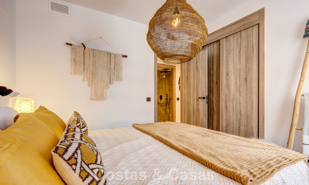 Modern penthouse te koop met panoramische uitzichten op zee en het Istán-meer, net boven Marbella’s Golden Mile 792319