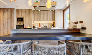 Modern penthouse te koop met panoramische uitzichten op zee en het Istán-meer, net boven Marbella’s Golden Mile 792325 