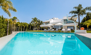 Instapklare, modernistische designvilla te koop, op loopafstand van het strand en voorzieningen in Guadalmina Baja, Marbella 792351 