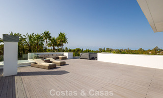 Instapklare, modernistische designvilla te koop, op loopafstand van het strand en voorzieningen in Guadalmina Baja, Marbella 792352 