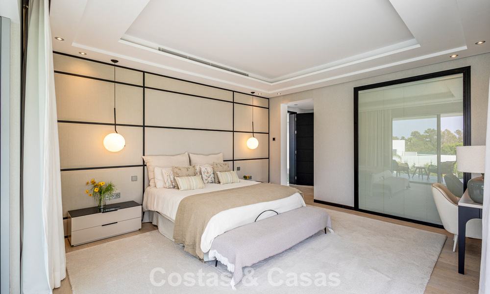 Instapklare, modernistische designvilla te koop, op loopafstand van het strand en voorzieningen in Guadalmina Baja, Marbella 792358