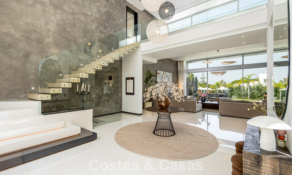 Instapklare, modernistische designvilla te koop, op loopafstand van het strand en voorzieningen in Guadalmina Baja, Marbella 792361