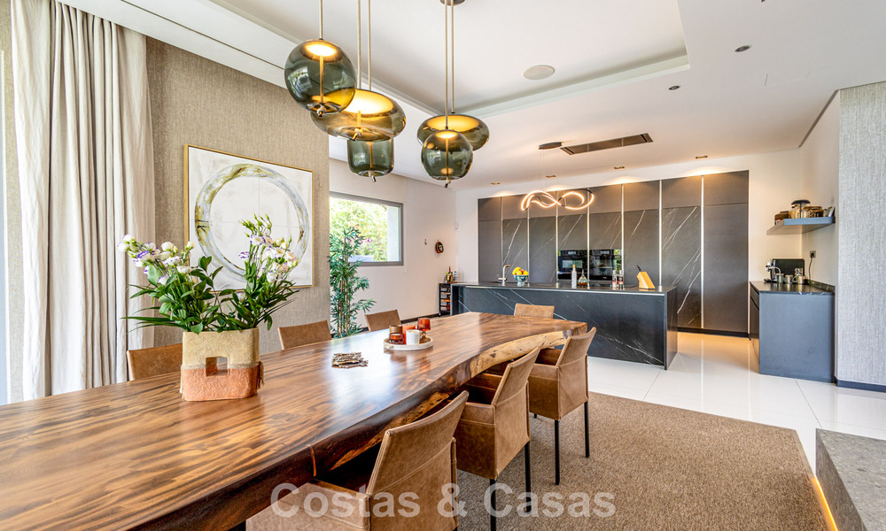 Instapklare, modernistische designvilla te koop, op loopafstand van het strand en voorzieningen in Guadalmina Baja, Marbella 792368