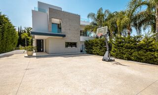 Instapklare, modernistische designvilla te koop, op loopafstand van het strand en voorzieningen in Guadalmina Baja, Marbella 792375 