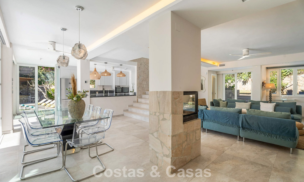 Prachtig gerenoveerde luxevilla met tijdloze Andalusische architectuur te koop aan de oostkant van Marbella 792403