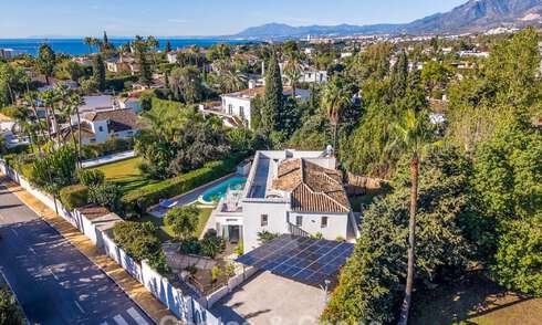 Prachtig gerenoveerde luxevilla met tijdloze Andalusische architectuur te koop aan de oostkant van Marbella 792405