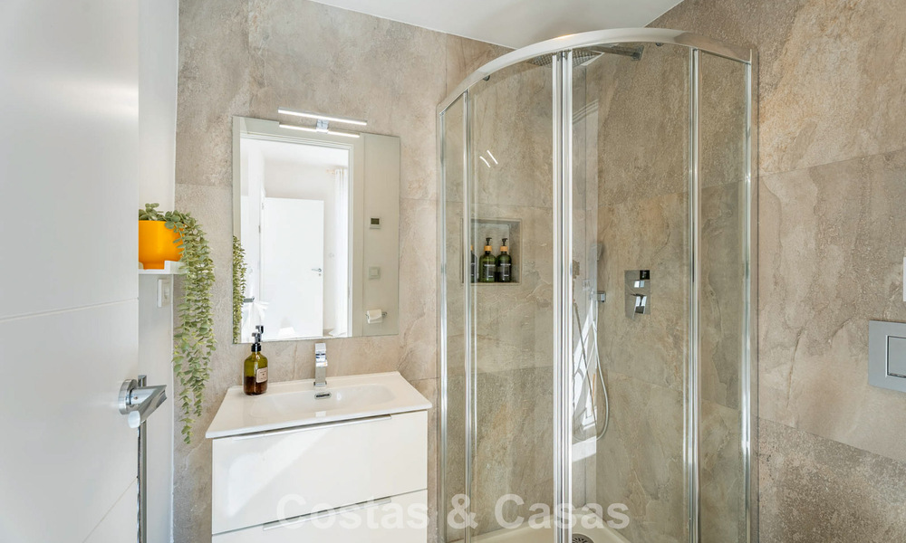 Prachtig gerenoveerde luxevilla met tijdloze Andalusische architectuur te koop aan de oostkant van Marbella 792406