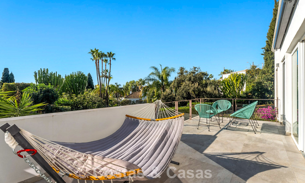 Prachtig gerenoveerde luxevilla met tijdloze Andalusische architectuur te koop aan de oostkant van Marbella 792410