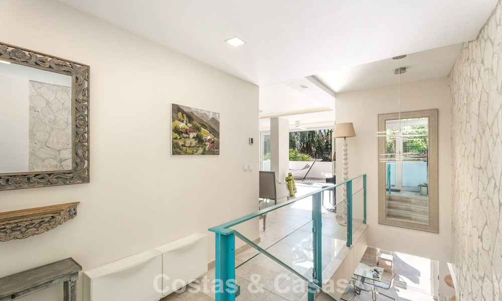 Prachtig gerenoveerde luxevilla met tijdloze Andalusische architectuur te koop aan de oostkant van Marbella 792412