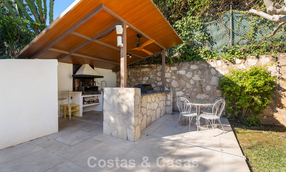 Prachtig gerenoveerde luxevilla met tijdloze Andalusische architectuur te koop aan de oostkant van Marbella 792422