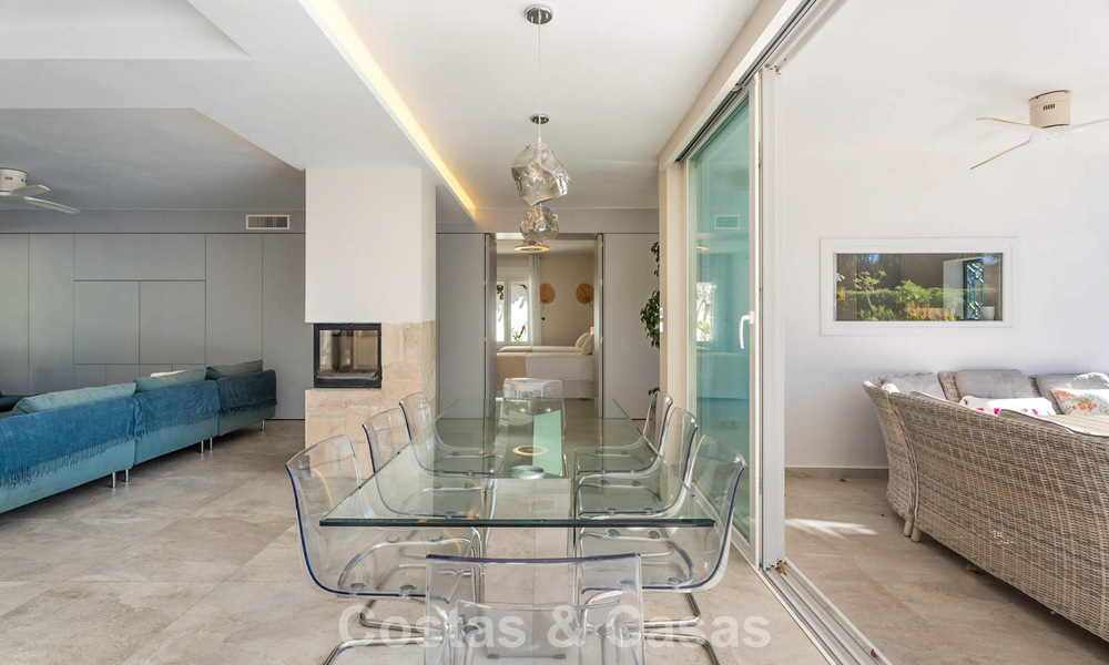 Prachtig gerenoveerde luxevilla met tijdloze Andalusische architectuur te koop aan de oostkant van Marbella 792430