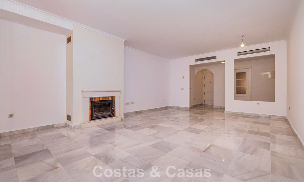 Ruim appartement te koop met 4 slaapkamers in een beachside complex op de New Golden Mile tussen Marbella en Estepona 792471