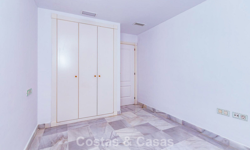 Ruim appartement te koop met 4 slaapkamers in een beachside complex op de New Golden Mile tussen Marbella en Estepona 792474