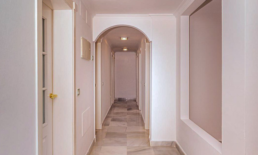 Ruim appartement te koop met 4 slaapkamers in een beachside complex op de New Golden Mile tussen Marbella en Estepona 792484