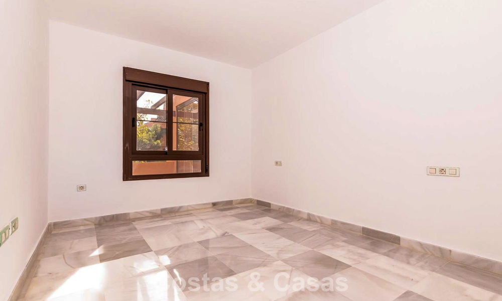 Ruim appartement te koop met 4 slaapkamers in een beachside complex op de New Golden Mile tussen Marbella en Estepona 792485