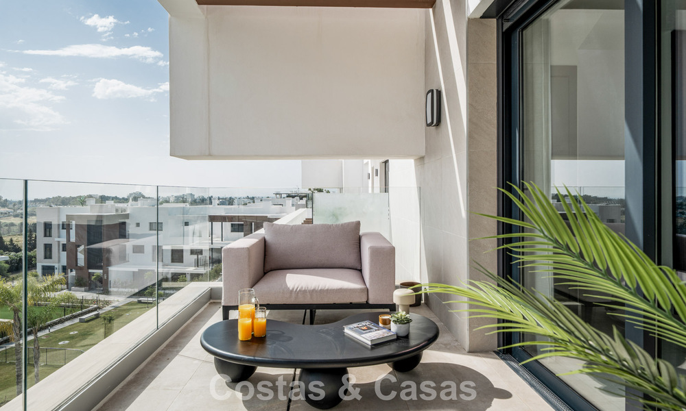 Gloednieuw, modern penthouse met ruim solarium te koop in een gated complex in Benahavis - Marbella 792553