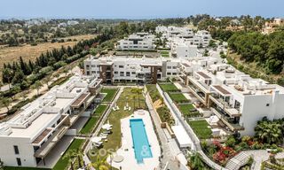 Gloednieuw, modern penthouse met ruim solarium te koop in een gated complex in Benahavis - Marbella 792556 