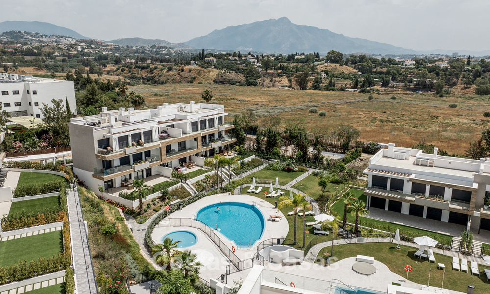 Gloednieuw, modern penthouse met ruim solarium te koop in een gated complex in Benahavis - Marbella 792557