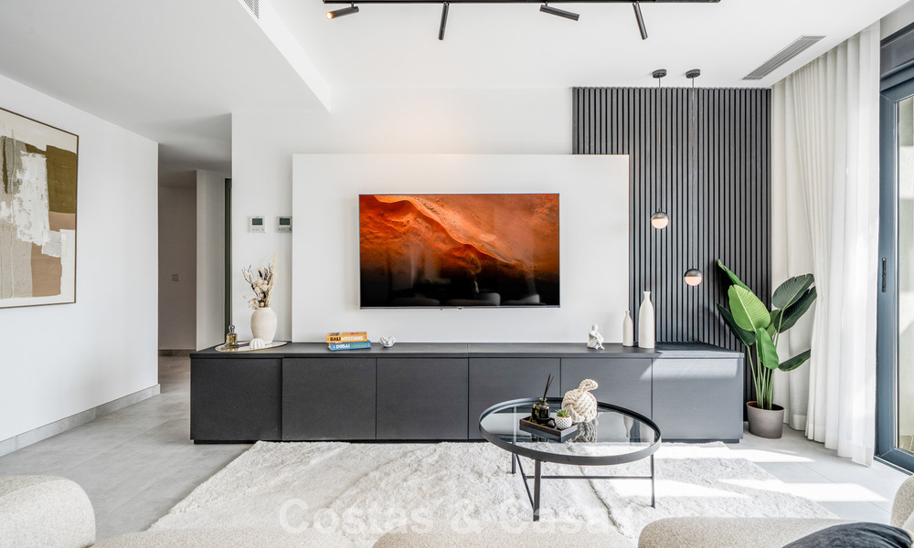 Gloednieuw, modern penthouse met ruim solarium te koop in een gated complex in Benahavis - Marbella 792565