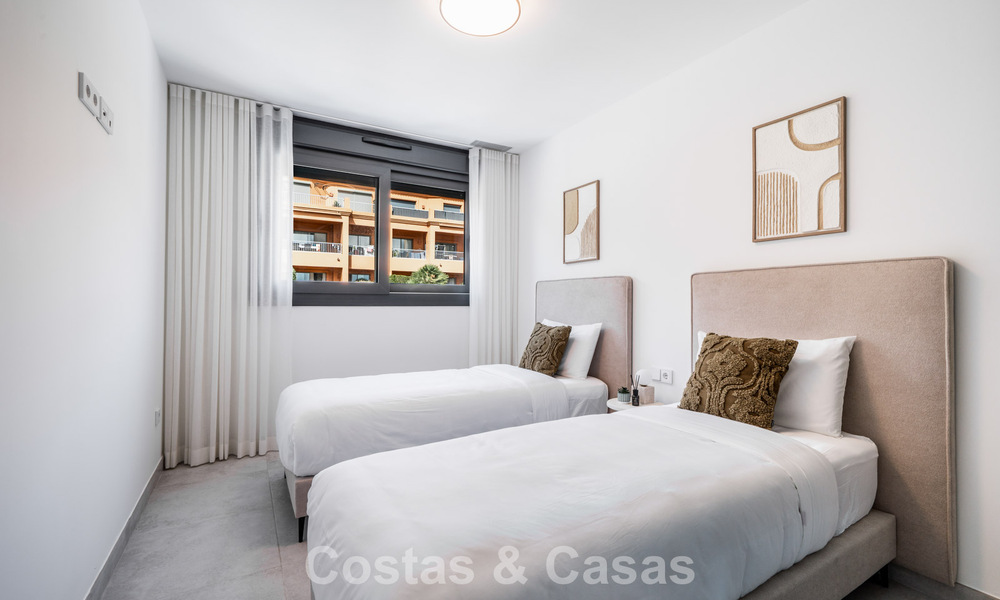 Gloednieuw, modern penthouse met ruim solarium te koop in een gated complex in Benahavis - Marbella 792568