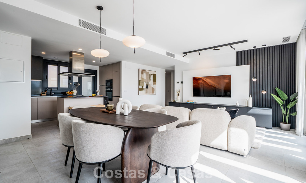 Gloednieuw, modern penthouse met ruim solarium te koop in een gated complex in Benahavis - Marbella 792573