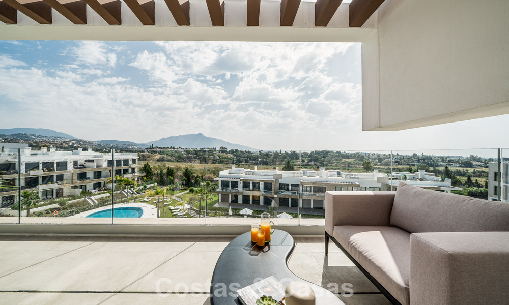Gloednieuw, modern penthouse met ruim solarium te koop in een gated complex in Benahavis - Marbella 792574
