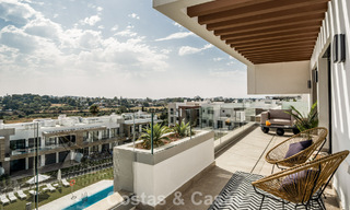Gloednieuw, modern penthouse met ruim solarium te koop in een gated complex in Benahavis - Marbella 792575 