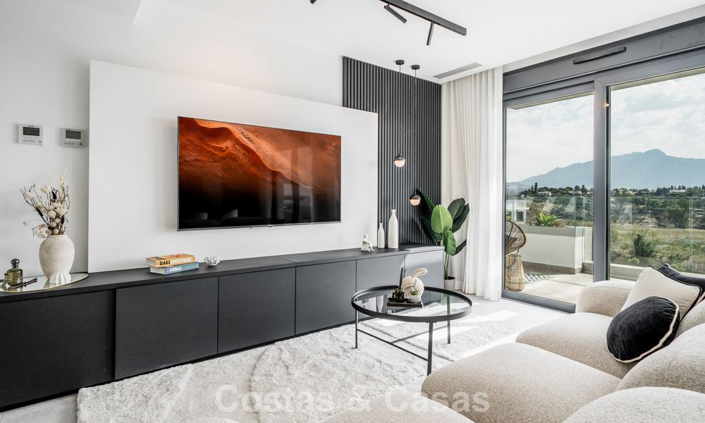 Gloednieuw, modern penthouse met ruim solarium te koop in een gated complex in Benahavis - Marbella 792582