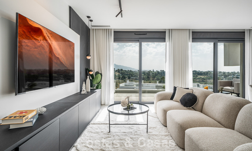 Gloednieuw, modern penthouse met ruim solarium te koop in een gated complex in Benahavis - Marbella 792583
