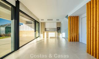 Instapklaar, gloednieuw herenhuis met hedendaagse bouwstijl te koop op de New Golden Mile tussen Marbella en Estepona 792590 
