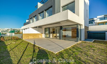 Instapklaar, gloednieuw herenhuis met hedendaagse bouwstijl te koop op de New Golden Mile tussen Marbella en Estepona 792591