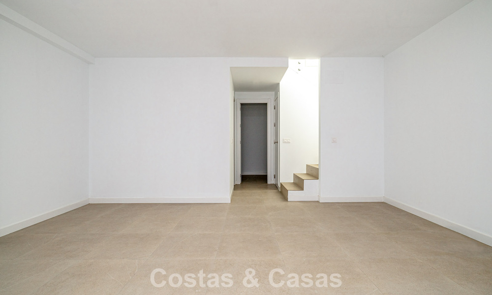 Instapklaar, gloednieuw herenhuis met hedendaagse bouwstijl te koop op de New Golden Mile tussen Marbella en Estepona 792609