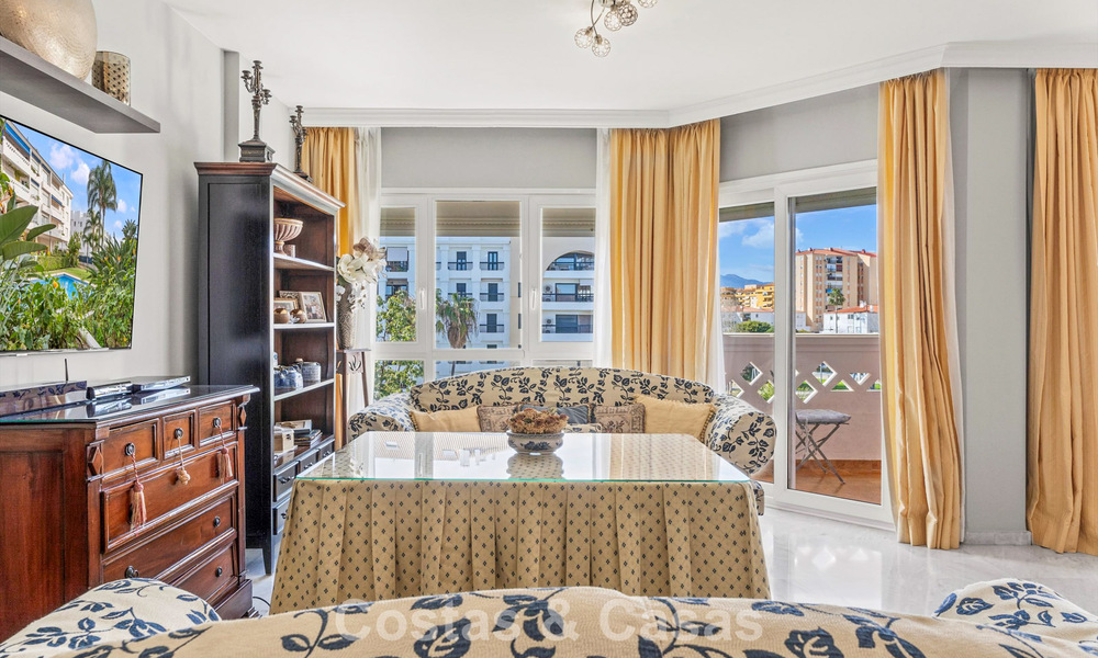 Zeer ruim duplex penthouse te koop op enkele stappen van alle voorzieningen in het centrum van San Pedro, Marbella 792705