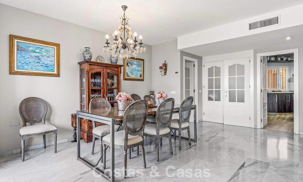Zeer ruim duplex penthouse te koop op enkele stappen van alle voorzieningen in het centrum van San Pedro, Marbella 792707